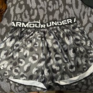 Under armor patterned athletic shorts